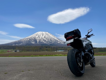 春の羊蹄山に向かって