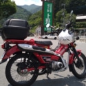 ありゃ！駐輪場は道路の反対側だった！