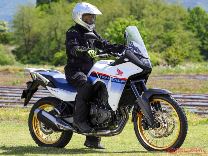 HONDA XL750 TRANSALP（2023年モデル）乗車姿勢