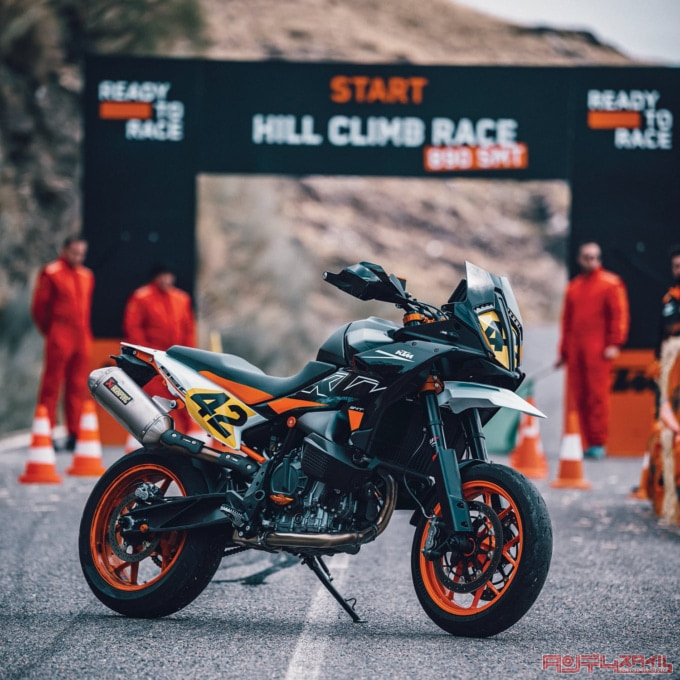 KTM 890SMT（2023年モデル）