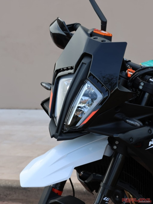 KTM 890SMT（2023年モデル）フロントマスク