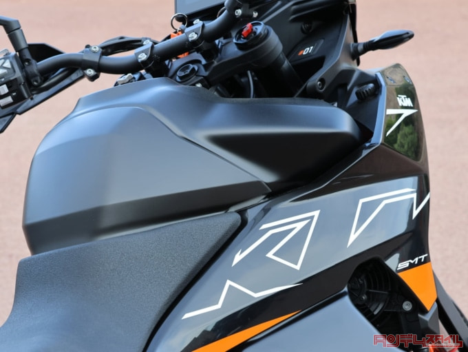 KTM 890SMT（2023年モデル）タンク