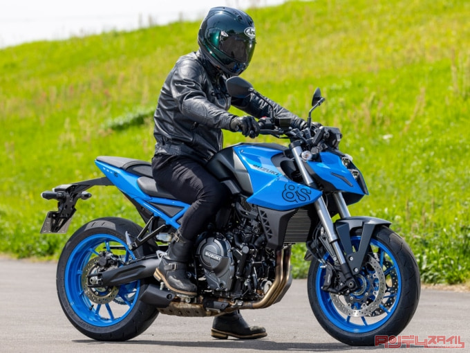 SUZUKI GSX-8S（2023年モデル）乗車姿勢