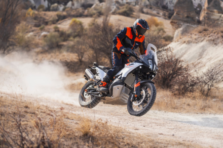 【KTM】商談するなら今！ 正規ディーラーでノートパッドケースがもらえる“790フェア”開催