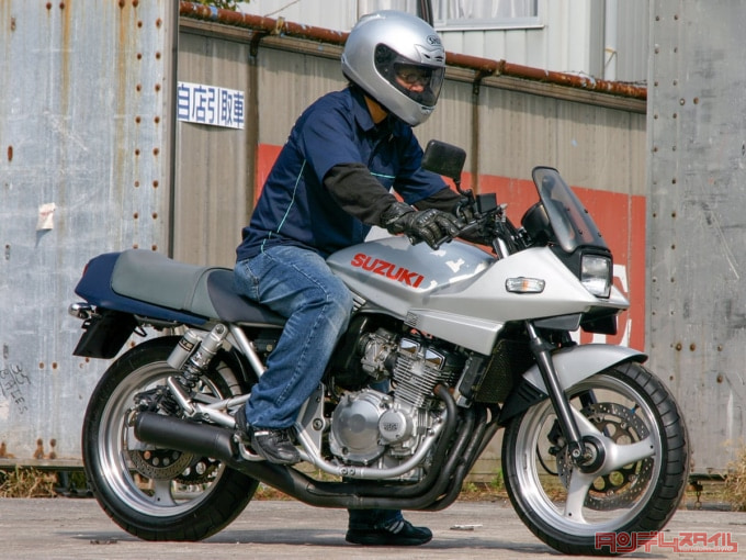 SUZUKI GSX250S KATANA 乗車ポジション