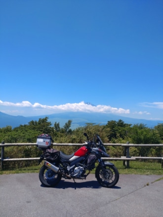 照れ屋な富士山とV-STROM650