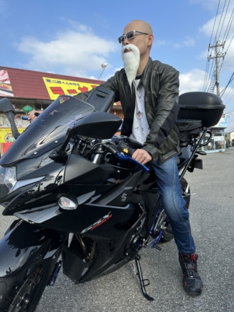 筋斗雲に乗れないからバイクに乗る亀仙人