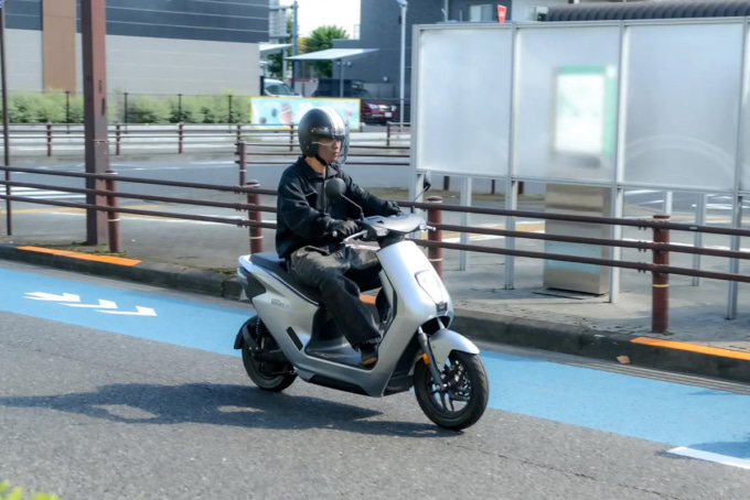 駅のない街に住む家族が出した電動バイクという結論「1台の EV車を買うよりも、2台の EM1 e:」