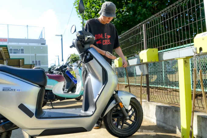 駅のない街に住む家族が出した電動バイクという結論「1台の EV車を買うよりも、2台の EM1 e:」