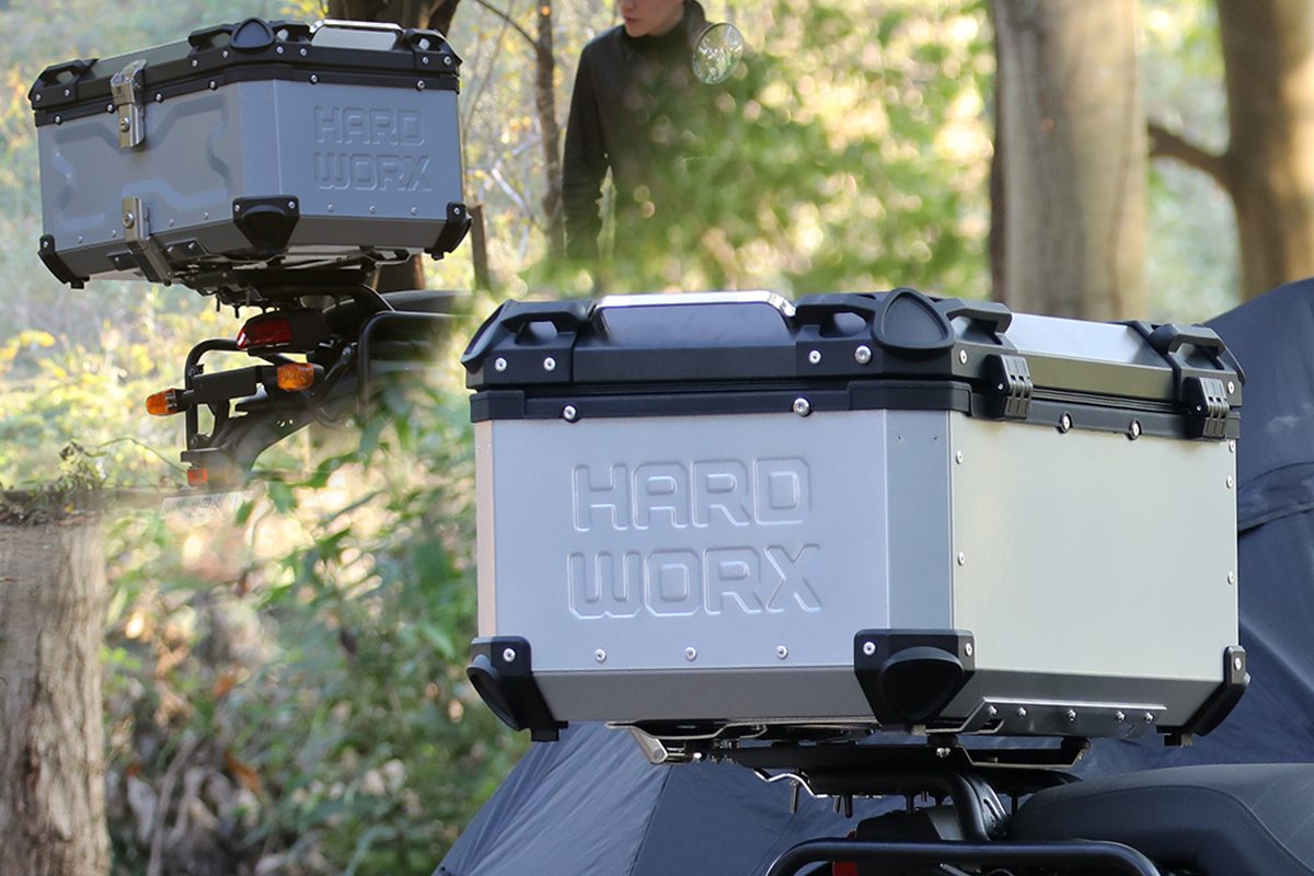 キャンプとの親和性も高いHARD WORXアルミトップケース - バイク