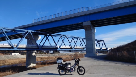 交差する橋の下で　気仙沼