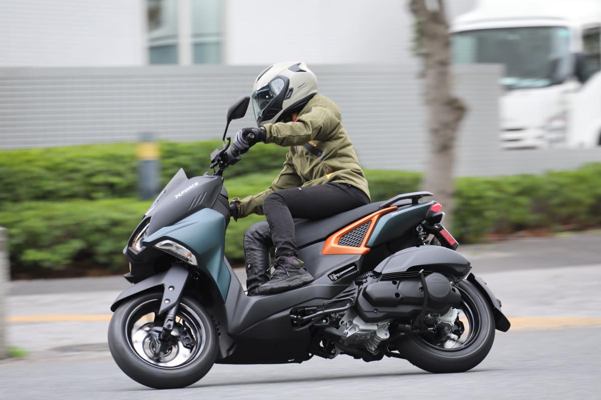 走行性能と利便性を両立する軽二輪スクーター - バイクニュース