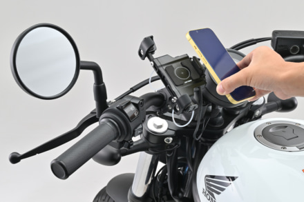 ワイヤレス充電対応のスマートフォンホルダー
