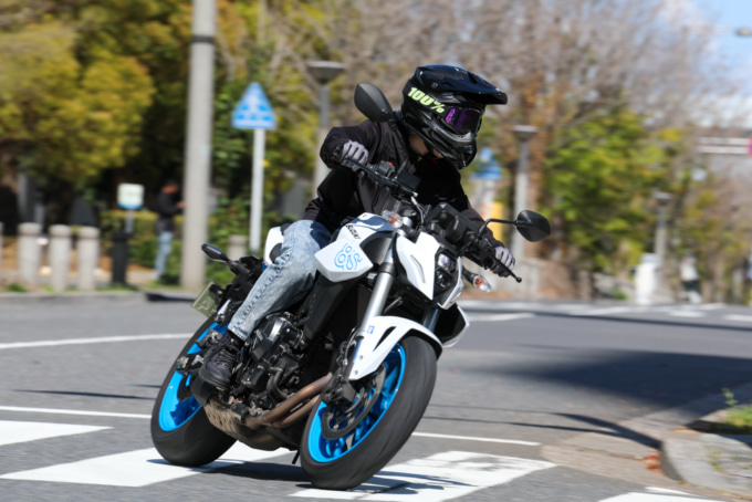 オフロードヘルメット マッドジャンパー×GSX-8S