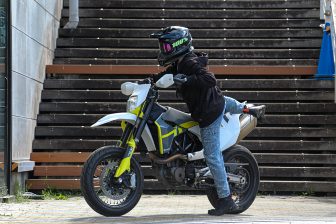 オフロードヘルメット マッドジャンパー×701Supermoto