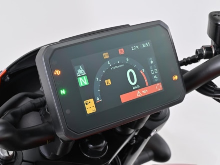 プロテクションフィルムでメーターの汚れやキズを未然に防ぐ！