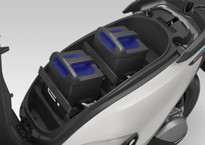 Hondaの新たな電動スクーター『CUV ｅ: 』が登場！走行性能と先進装備が充実！【Honda2025新車ニュース】