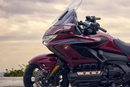 【限定モデル】最上級！ 大型ツーリングバイク『Gold Wing Tour（ゴールドウイング ツアー）』が50周年記念の限定仕様でさらにゴージャスに!?【Honda2025新車ニュース】