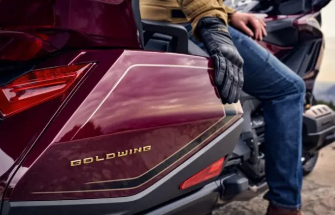 【限定モデル】最上級！ 大型ツーリングバイク『Gold Wing Tour（ゴールドウイング ツアー）』が50周年記念の限定仕様でさらにゴージャスに!?【Honda2025新車ニュース】