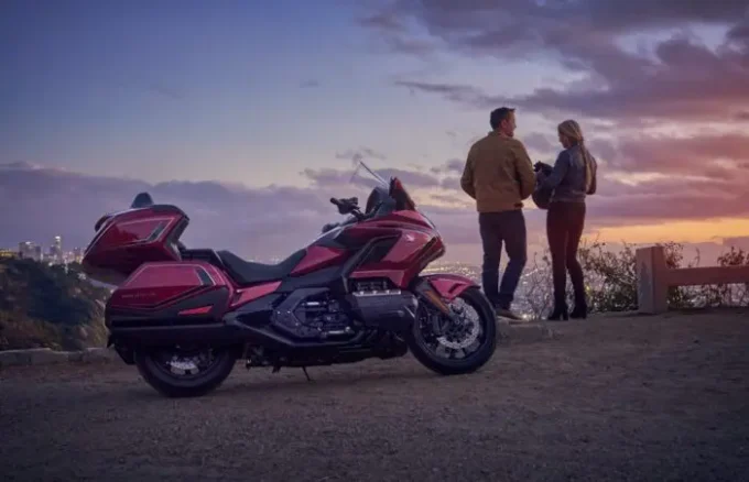 【限定モデル】最上級！ 大型ツーリングバイク『Gold Wing Tour（ゴールドウイング ツアー）』が50周年記念の限定仕様でさらにゴージャスに!?【Honda2025新車ニュース】