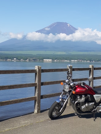 富士山と山中湖とCB