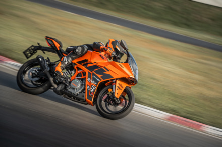 KTM RC 390シリーズと890 DUKE GPが大幅値下げ｜高性能モデルが身近に