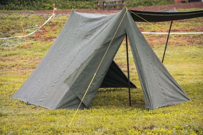 NEUN PUP TENT のサイドファスナーオープン状態