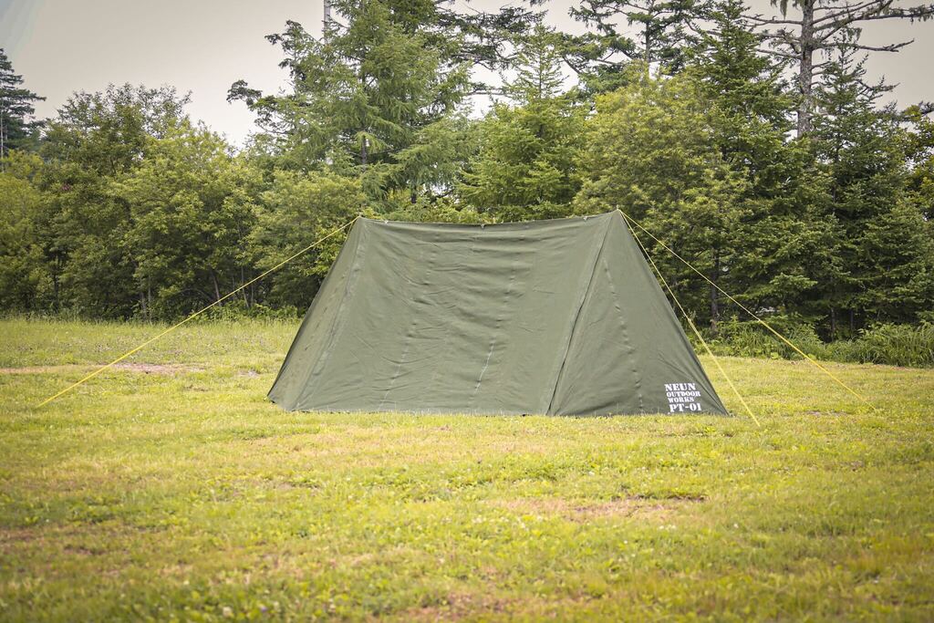 軍幕　本物　キャンプ　テント　アウトドア キャンプでも“本物”志向ならNEUN PUP TENT｜軍幕×バイク収納で