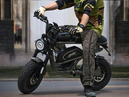 通勤も趣味にも大活躍！免許不要 ARTS VOLTで始める電動バイクライフ【特定小型モデル】