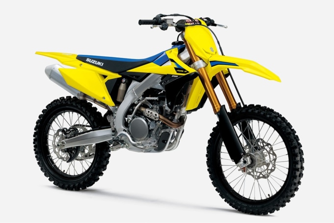 スズキ RM-Z250 2026年モデル チャンピオンイエローNo.2 斜め前からの画像