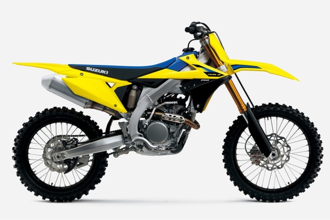 スズキ RM-Z250 2026年モデル チャンピオンイエローNo.2 真横からの画像