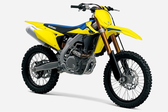 スズキ RM-Z450 2026年モデル チャンピオンイエローNo.2 斜め前からの画像