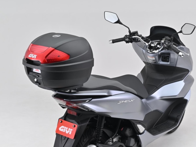 GIVIトップケース 30L E300N2B スクーターへの積載状態