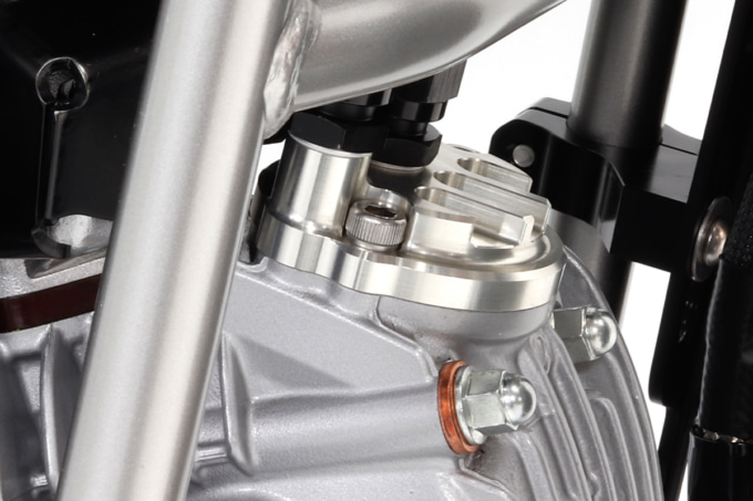 アクティブ CT125ハンターカブ用オイルクーラー シリンダーヘッド部分アップ