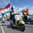 Vespa80周年記念イベント開催決定 ベスパでツーリングする様子