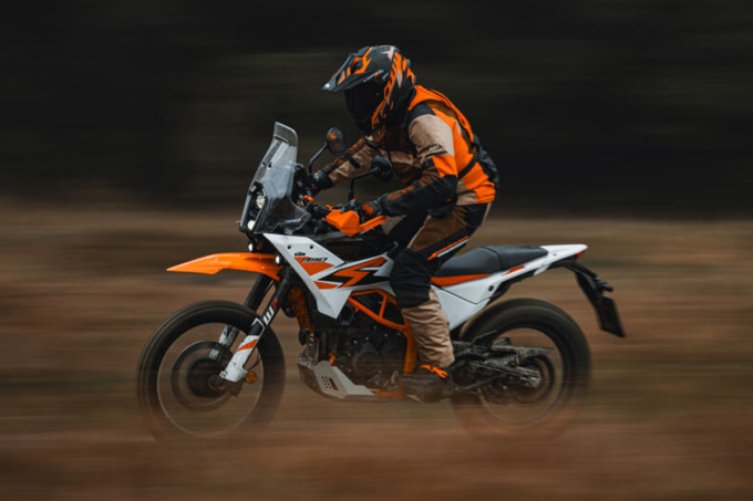 2508TS新車_390ADV R_メイン