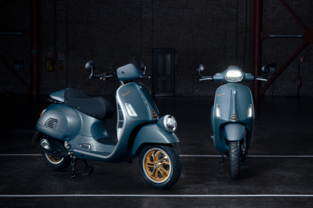 【Vespa】伝説の工房の魂を受け継ぐ限定ベスパ登場！ スプリント150＆GTV300 Officina 8仕様が発売決定