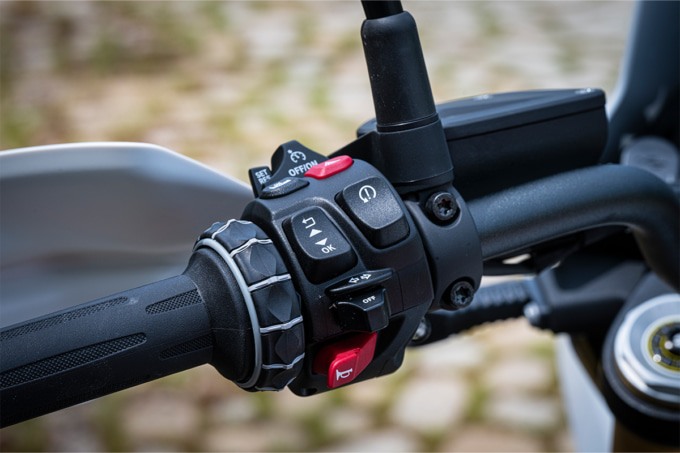 BMW R12 G/S ハンドル周りのスイッチ類