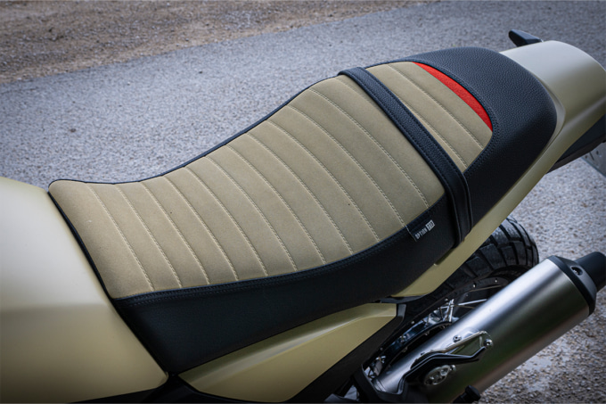 BMW R12 G/S シートの座面