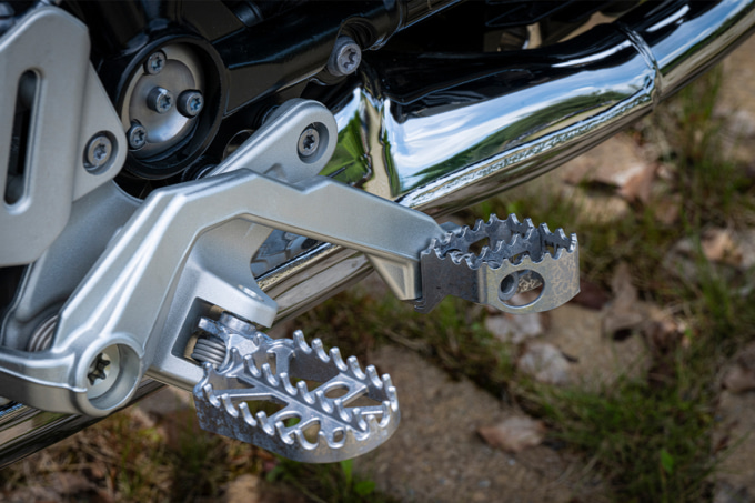BMW R12 G/S エンデューロパッケージはフットペグもオフロード仕様
