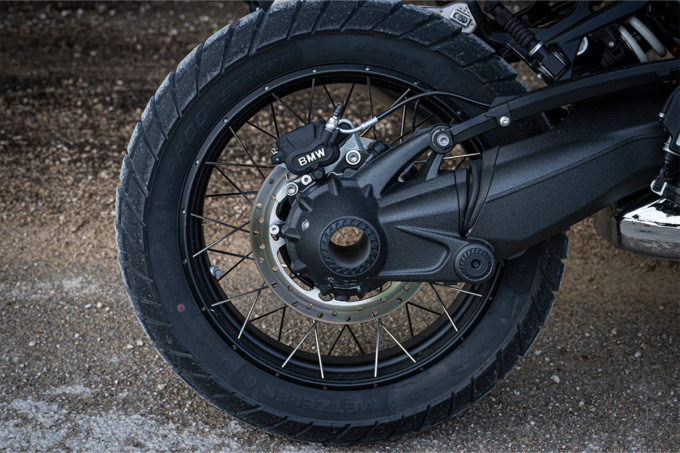 BMW R12 G/S リヤホイールは17インチでスポークホイール