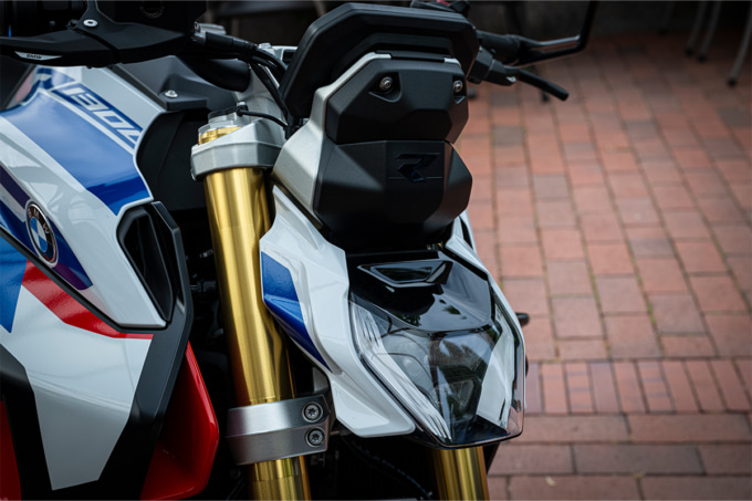 BMW R1300R ヘッドライト周りの図