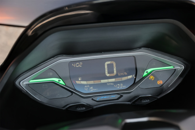 2509TS新車試乗記_PCX160_02