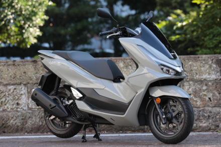 【2025年モデル】ホンダ PCX160 試乗インプレ｜街乗りも高速も快適な万能スクーター