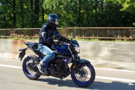 バイク保険、どこが安心？2025年満足度ランキングと利用実態で探る