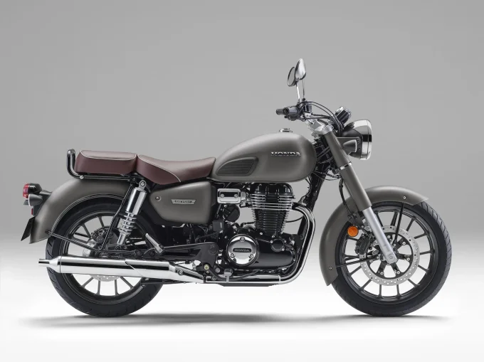 【嘘だろ】2025モデル『GB350 C』が突き抜けカラーに!? これまで以上に「新車で買えるバイク」だと思えなくなって新登場です！【Honda2025新車ニュース】