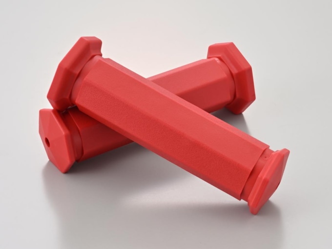 デイトナ バイクハンドルグリップGRIPPY GRIP GG-D-SEVEN（全長130㎜ / Φ22.2ハンドル用 / エンド非貫通）レッド