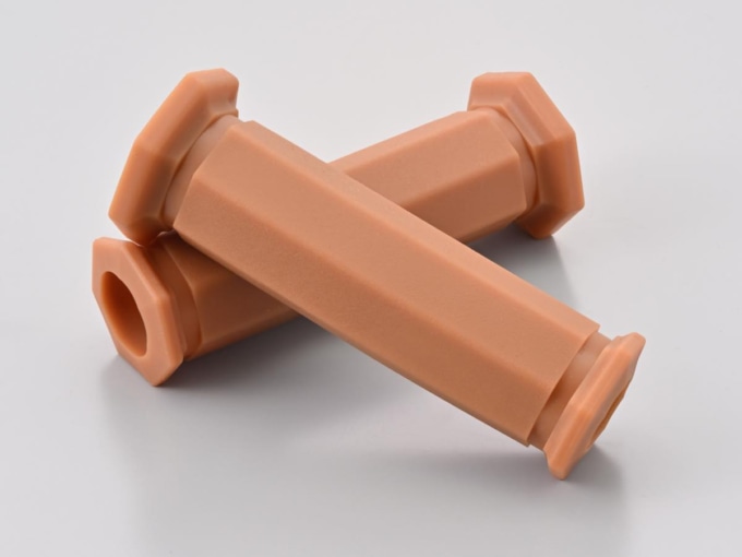 デイトナ バイクハンドルグリップGRIPPY GRIP GG-D-SEVEN（全長123㎜ / エンド貫通）生ゴム色