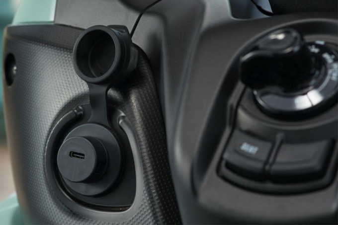 2509TS新車_TRICITY_C