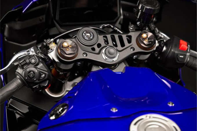2510新車YZF-R9_04